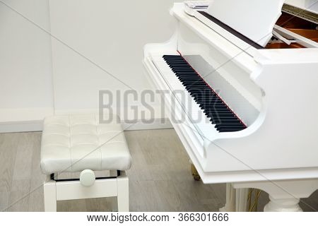 Close Frontal . The Piano Was Set Up In The Music Room To Allow The Pianist To Rehearse Before The C