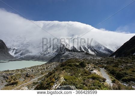 Hooker Lake located in Hooker Valley hiking trail in Mount Cook,New Zealand.