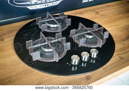 Modern Kitchen Equipment Concept Black Tempered Glass Round Shape Gas Hob With Cast-iron Grill With 