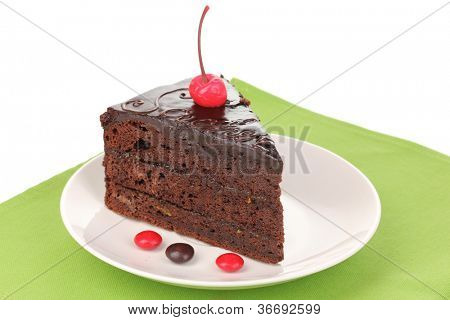 Çikolata sacher kek yakın beyaz izole