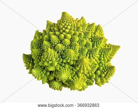 Isolatet Fresh Organic Cabbage Romanesco, Close Up.