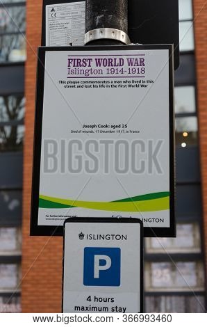 London, Uk: Dec 2, 2017: A Plaque In Islington, Mounted On A Street Sign Post Commemorates An Ex-res