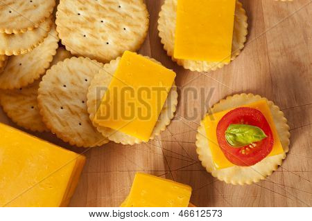 Chedder peynir ve kraker meze