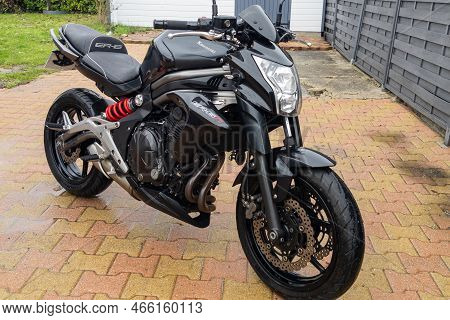 Bordeaux , Aquitaine  France - 11 12 2022 : Kawasaki Er6n Roadster Black Motorcycle Parked In Street