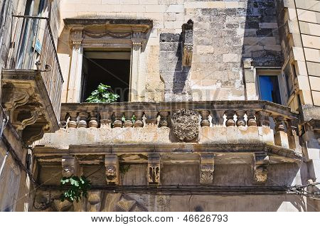 Historický palác. Maglie. Puglia. Itálie.