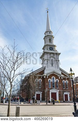 Portsmouth Nh - February 28, 2016: Portsmouth's Old North Church On Market Square Stands In The Down