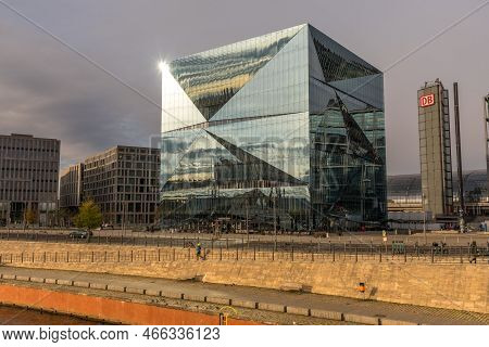Berlin, Germany. November 2022. The Cube At The Hauptbahnhof In Berlin.
