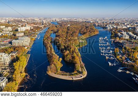 Saint Petersburg, Russia - 10.06.2021: St. Petersburg, Elagin Island, The Confluence Of Bolshaya And
