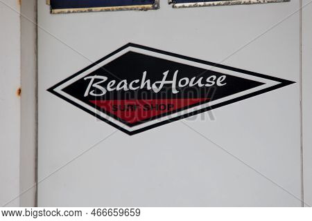 Bordeaux , Aquitaine  France - 12 01 2022 : Beach House Sign Text Store And Logo Brand Surf Shop On 