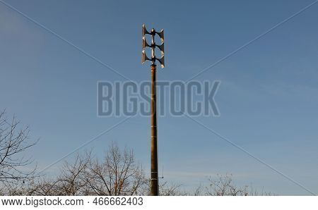 The Siren On The Mast Announces The Alarm With High-pitched Sounds. It Is Audible Thanks To Several 