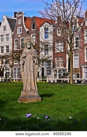 St Nicholas Statue-Begijnhof, Amsterdam