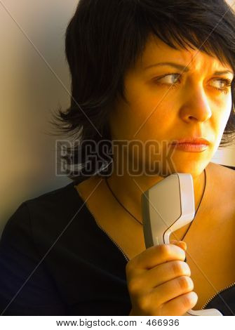 สาวเด่นกับโทรศัพท์