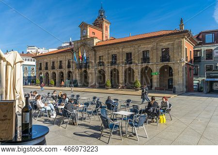 Aviles, Asturias, Spain, April 14, 2021.plaza And Town Hall Of The City Of Aviles, In Asturias.