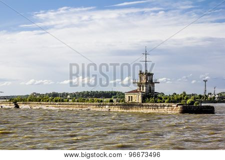 Peter Harbor.  gate To The Harbor In Kronstadt, St-petersburg.