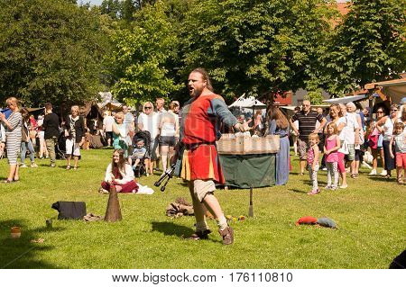 Wadkoping Orebro Sweden Juli 2016 Mediaval Fair With Market And Nights Reenactment
