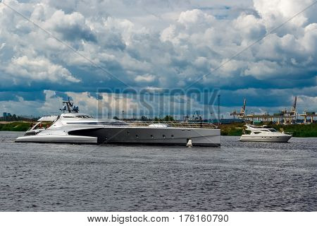 Large Silver Trimaran