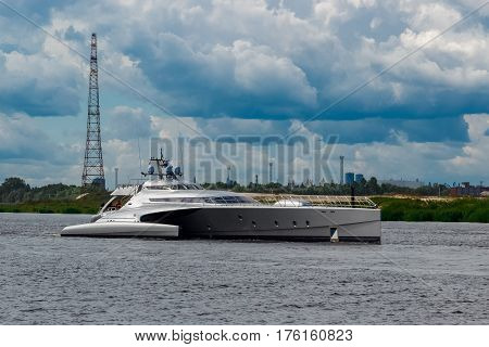 Large Silver Trimaran