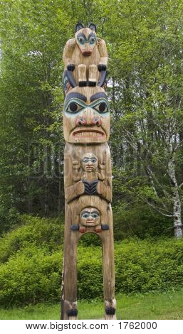 Stilts Totem Pole Saxman พื้นเมืองหมู่บ้าน