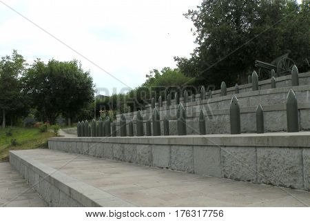 Memorial from the WWI. In 1917 during World War I, the Battle of Mărăşeşti between the Kingdom of Romania and the German Empire was fought near the town. A mausoleum containing the remains of 5,073 Romanian soldiers was built to commemorate the Romanian v