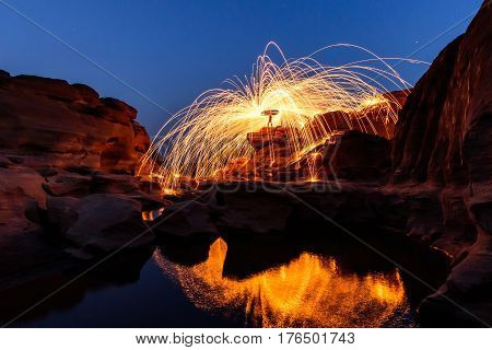 Swirl lights by steel wool /  jerk the steel wool light at Sam Phan Bok