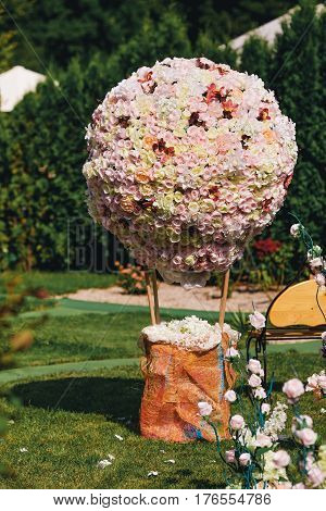 Landscape design. Hot-air baloon figure made form roses. Garden docoration.
