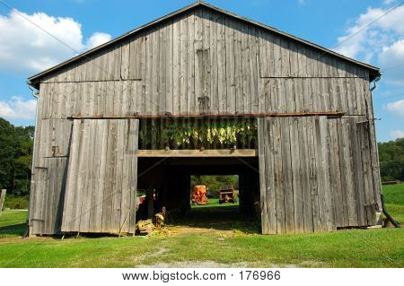 Tupakan Barn