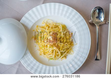 Scrambled Eggs With Vermiceli And Crabmeat