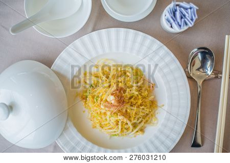 Scrambled Eggs With Vermiceli And Crabmeat