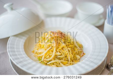 Scrambled Eggs With Vermiceli And Crabmeat