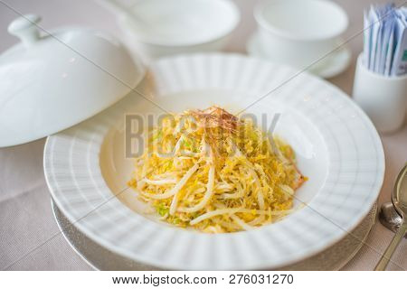 Scrambled Eggs With Vermiceli And Crabmeat