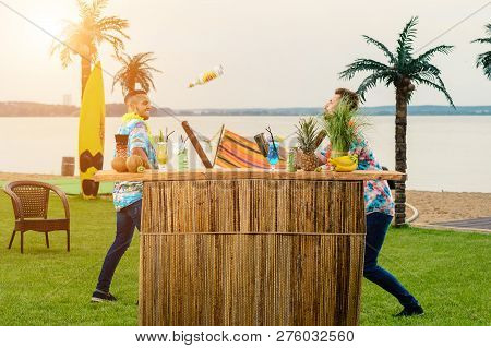 Show Bartenders Outdors, Juggling Bottles And Shaker, Bartender Job On The Beach