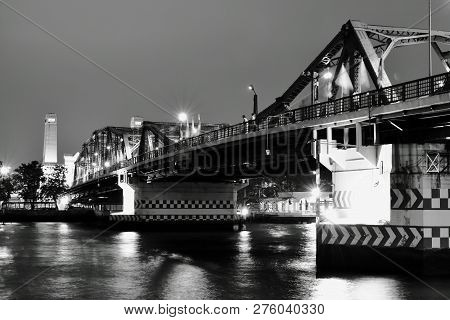 Bangkok, Thailand December,29 2018 :  Phra Phuttha Yodfa Memorial Bridge Ancient Bridge Cross Cho Ph