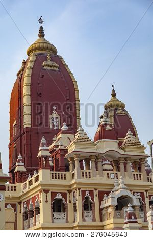 Shri Digambar Jain Lal Mandir Temple In Delhi Under Blue Sky