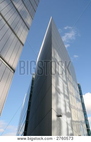 Sharp afiado edifício corporativo