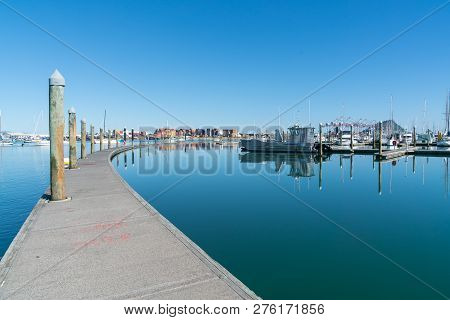 Tauranga, New Zealand - December 18 2018; Long Curving Lines Of Floating Pier Of Bridge Marina And B