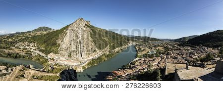 Very Large Panoramic View Of Sisteron On The Durance River, Rocher De La Baume Opposite The Old Town