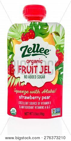 Winneconne, Wi - 30 December 2018: A Package  Of Zellee Organic Fruit Jel On An Isolated Background.