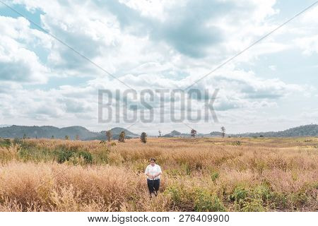 The Girl Is Traveling In The Grass Field Desho Grass