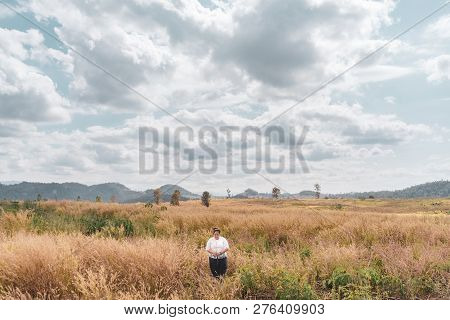 The Girl Is Traveling In The Grass Field Desho Grass.