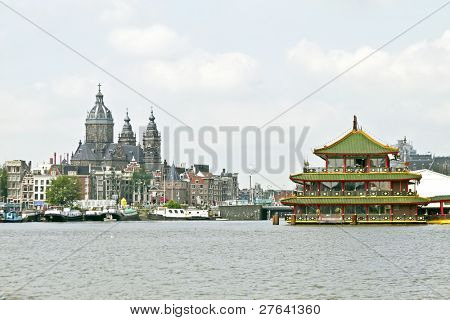 Amsterdam city view, a Szent Nikolaas-templom