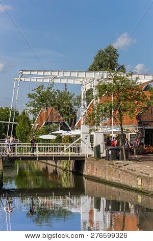 Edam, Netherlands - August 25, 2017: Little White Bridge In The Historic Center Of Edam, Holland