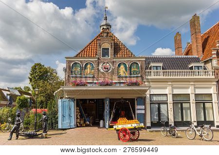Edam, Netherlands - August 25, 2017: Cheese Shop At The Market Square In Edam, Holland
