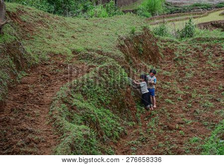Sa Pa, Vietnam - May 31, 2016. Children Playing At The Village In Sa Pa, Vietnam. Sa Pa Is A Mountai