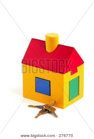 Llaves y casa de juguete