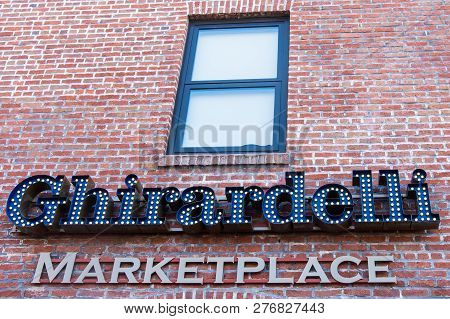 Oct 20 2018 - San Francisco, Ca: Ghirardelli Square Chocolate Shop Sells Ice Cream Sundaes And Choco