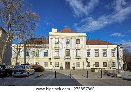 Moedling, Austria - December 28, 2018. Museum Moedling-thonetschloessl On A Sunny Winter Day. Town O