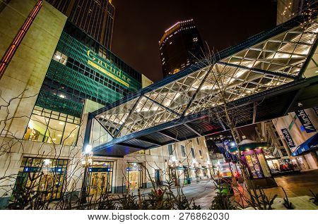 Minneapolis, Mn - March 1, 2018 : Exterior View Of Gaviidae Common, A Downtown Minneapolis Shopping 