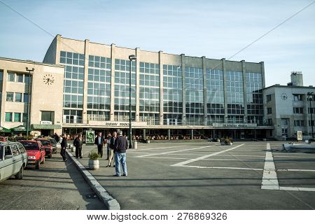 Sarajevo, Bosnia - June 6, 2008: Main Entrance Of The Sarajevo Railway Station With Taxi Drivers In 