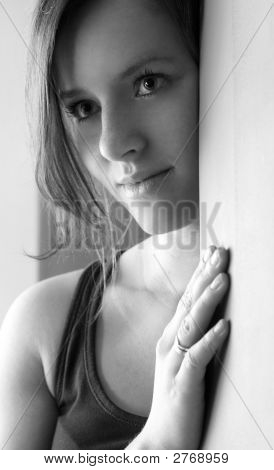 Bastante Lonely Girl