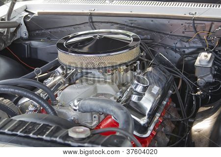 1966 Chevy Chevelle Ss motoru beyaz